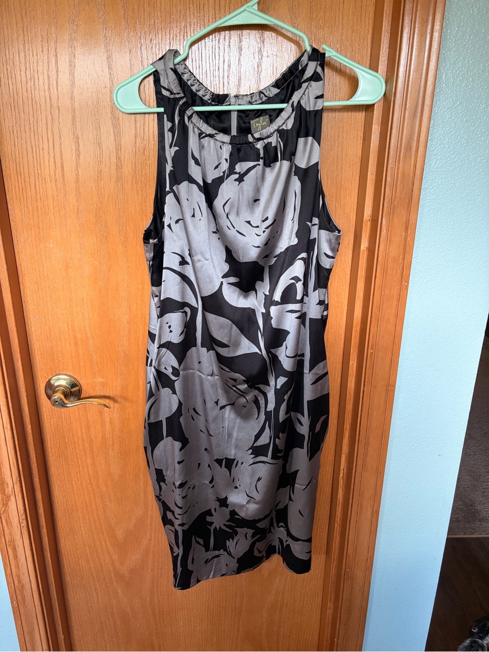 Taylor Black and Silver Floral Sleeveless Shift Dress